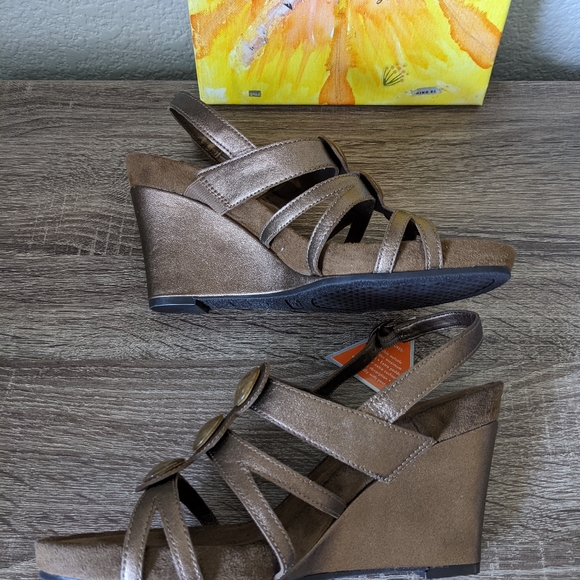 G.H. Bass Wedge Sandals 7.5 - Picture 3 of 14